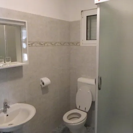 Maestral Rab לינה וארוחת בוקר 3*