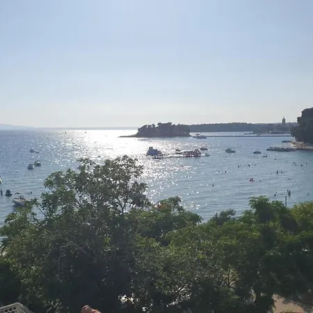 לינה וארוחת בוקר Maestral Rab