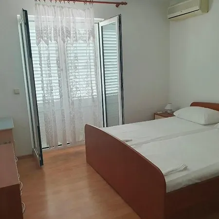 Maestral Rab לינה וארוחת בוקר 3*